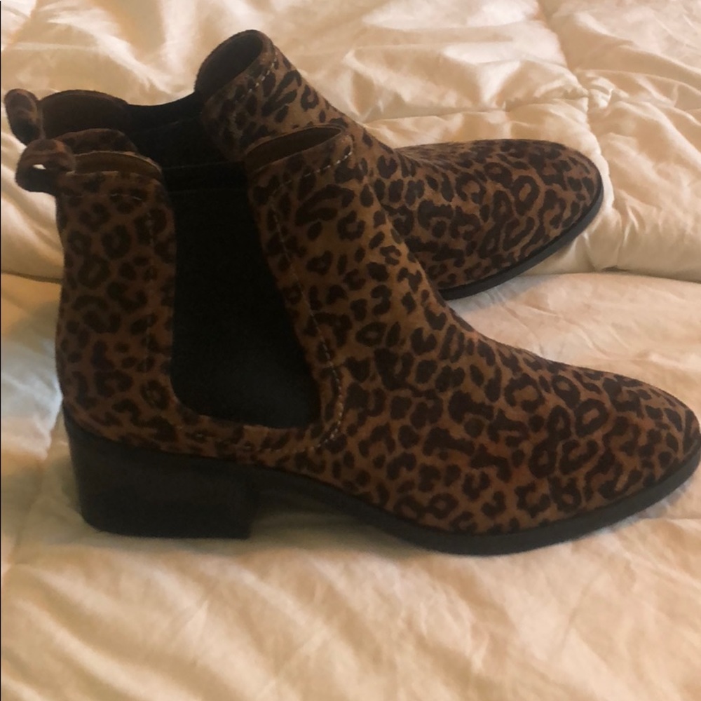 Chelsea boot leopard print never worn
